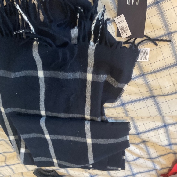 Cashmere scarf NEW - Picture 2 of 2